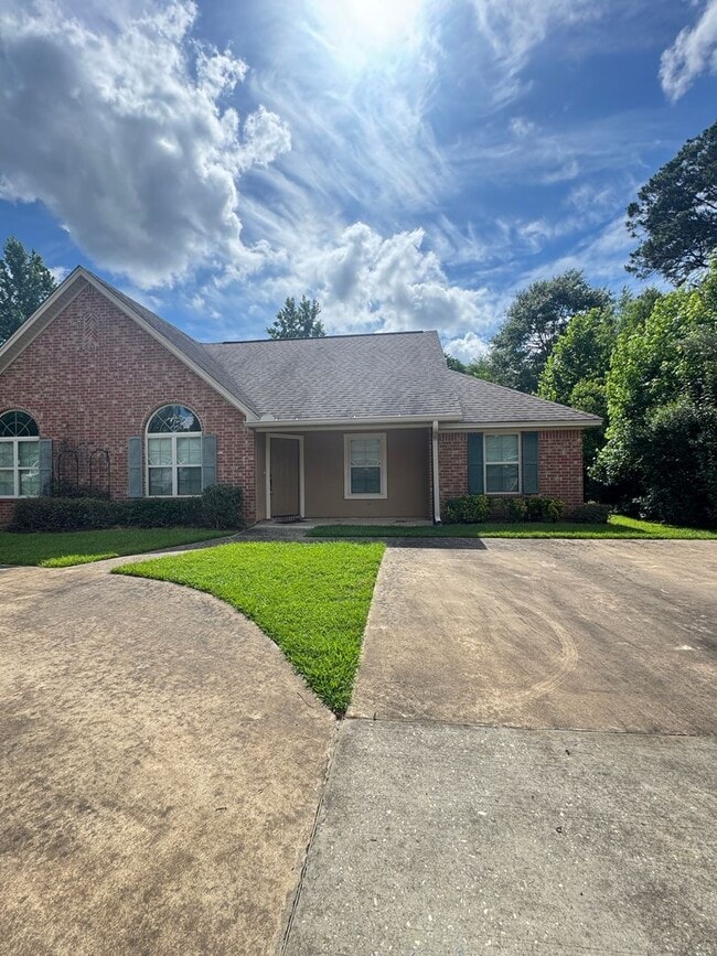 Building Photo - 3 Bed 2 Bath Townhouse in Ruston!