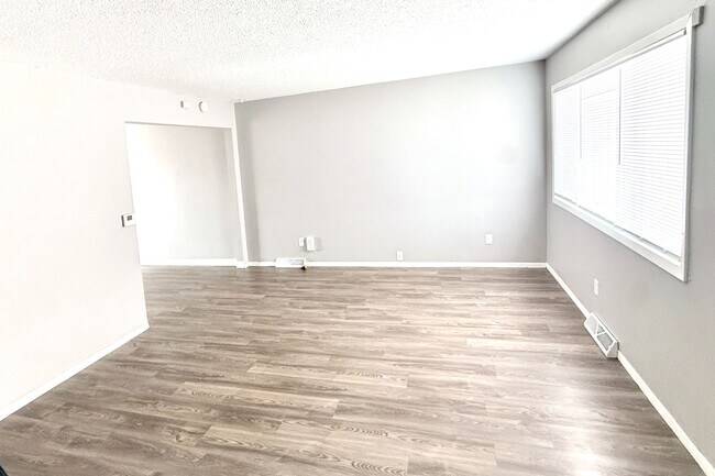 Foto del edificio - 5438 N Division St