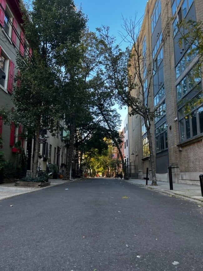 Building Photo - Cozy 3 bedroom townhome on Philadelphia's most magical street