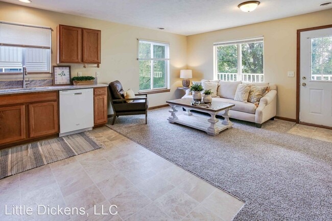 Building Photo - 4 br, 3 bath House - 906 S 1st St.