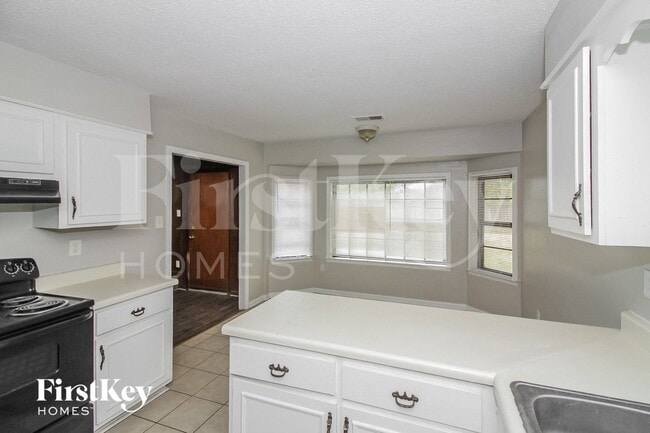 Foto del edificio - 6564 Birch Hollow Dr