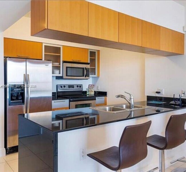 Foto del edificio - 750 N Bayshore Dr