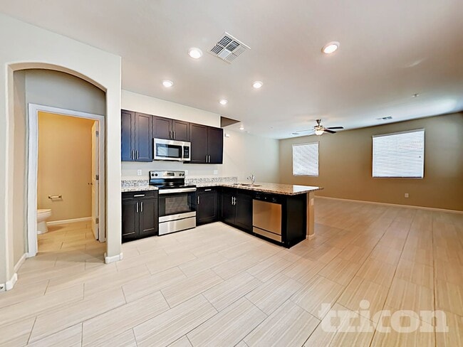 Building Photo - 12551 W Hummingbird Terrace