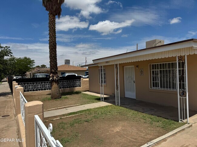 Building Photo - 9351 Carranza Dr