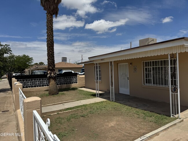 Foto del edificio - 9351 Carranza Dr