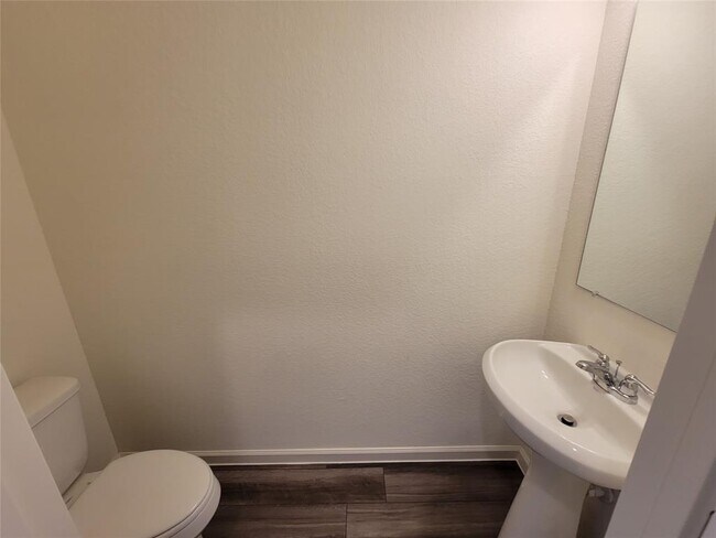 Foto del edificio - 610 Edge Lake Ct
