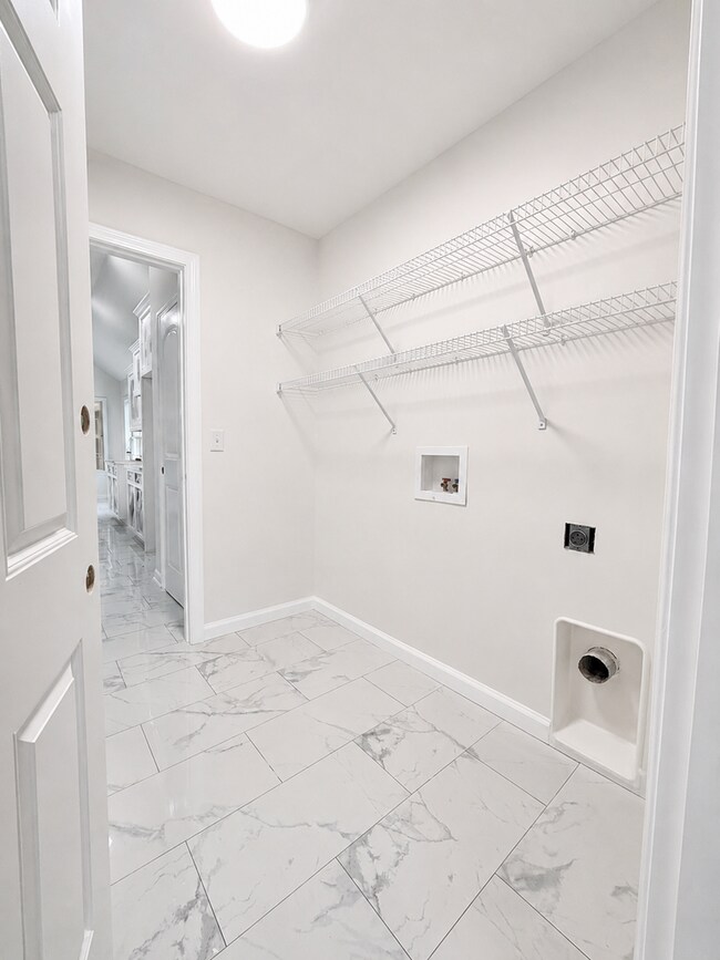 Foto del edificio - COMING SOON FOR RENT- EAST MONTGOMERY
