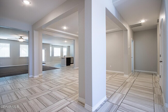 Building Photo - 2621 Mike Price Dr