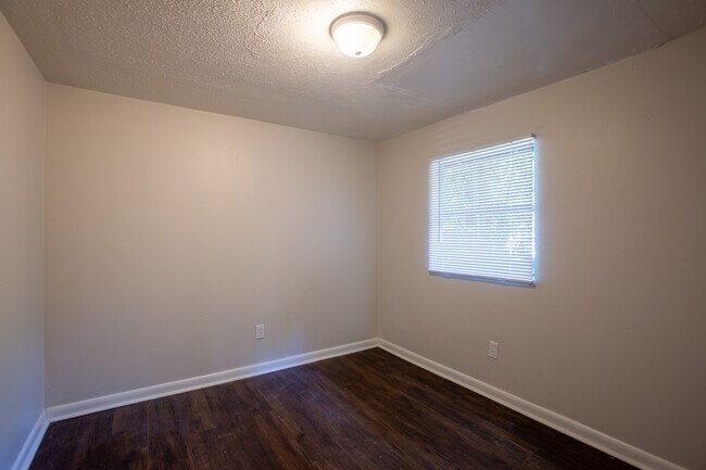 Foto del edificio - 5226 Potomac Ave