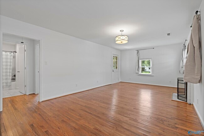 Foto del edificio - 409 McCullough Ave NE