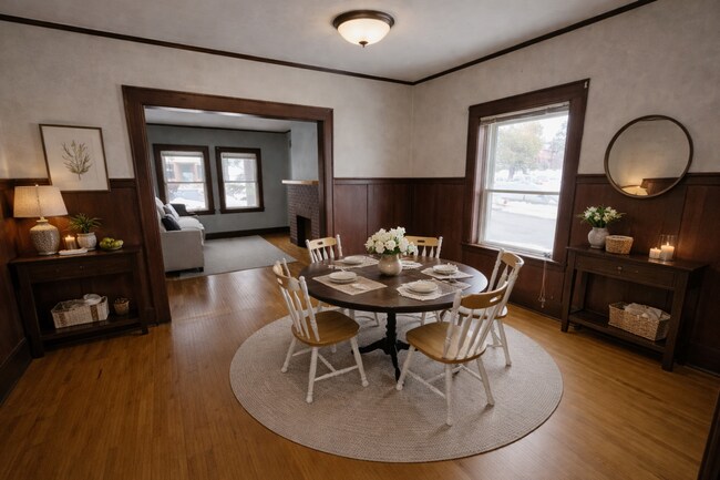 Foto del edificio - AVAILABLE JUNE -  4 Bed 1 Bath Townhome