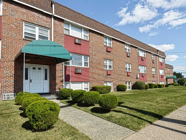 Building Photo - OAK RIDGE APARTMENTS