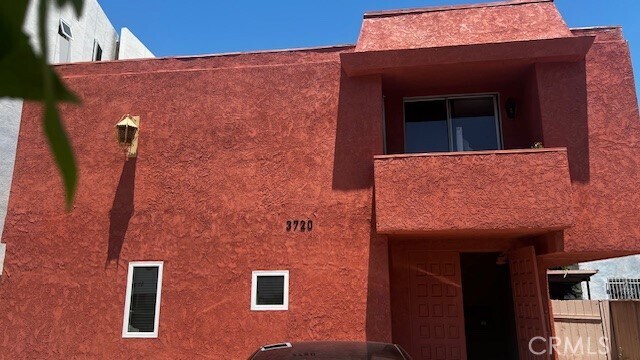 Foto principal - 3720 Kelton Ave