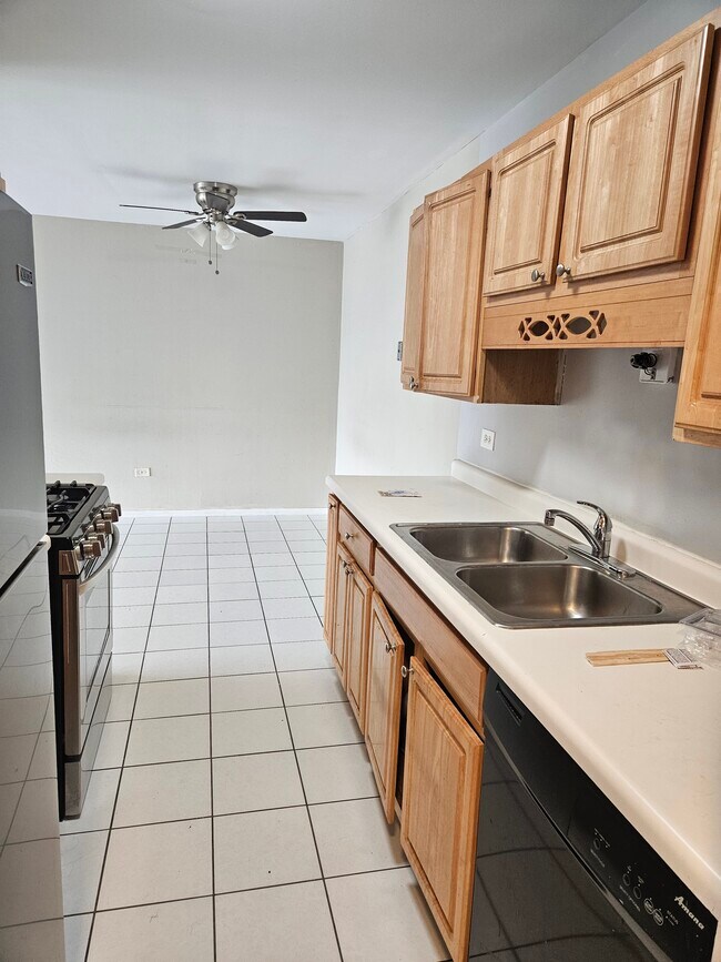 Foto del edificio - 655 Deepwoods Dr