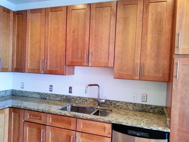 Building Photo - 2772 Lighthouse Point E