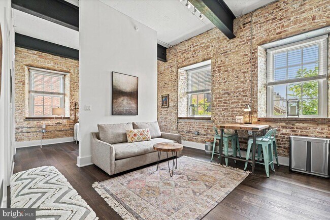 Foto del edificio - 515 N Washington St