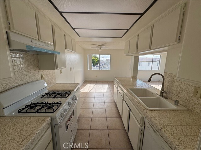 Foto del edificio - 635 W 15th St