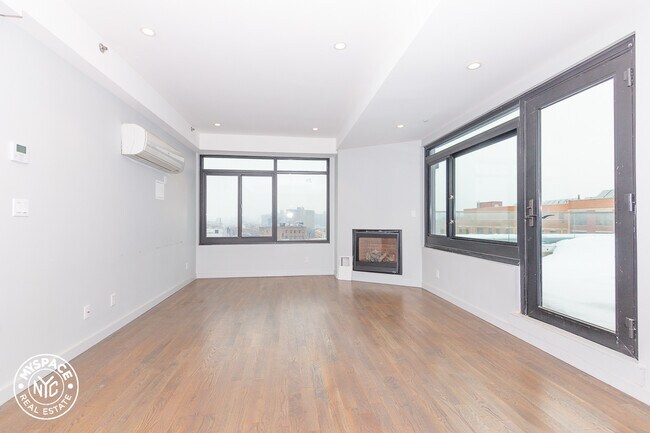 Foto del edificio - 594 Bushwick Ave