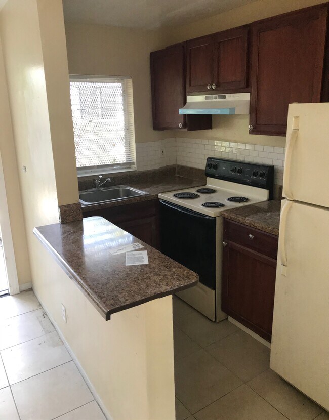 Foto del edificio - 310 NE 82nd St