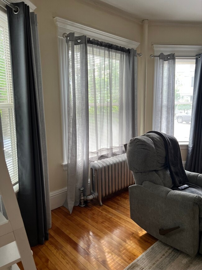 Building Photo - 10 Pine St