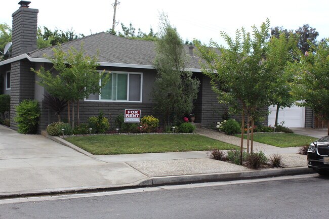 Building Photo - 2377 Pauline Dr