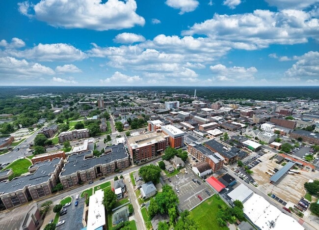 Foto del edificio - 1200 E Walnut St
