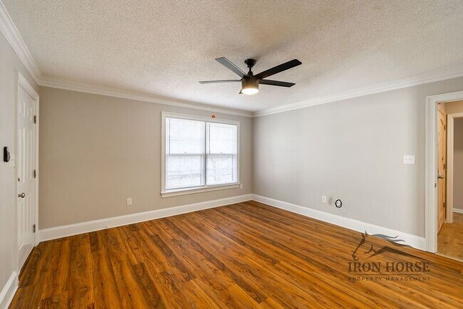 Building Photo - 116 Barrington Dr