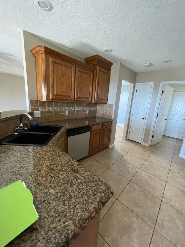 Foto del edificio - Spacious 4 Bed 2 Bath! Mesa School District!