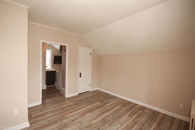 Building Photo - Studio, 1 bath Apartment - 1009 2nd Ave N #3
