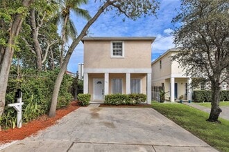 Building Photo - 1541 NW 1st Ct