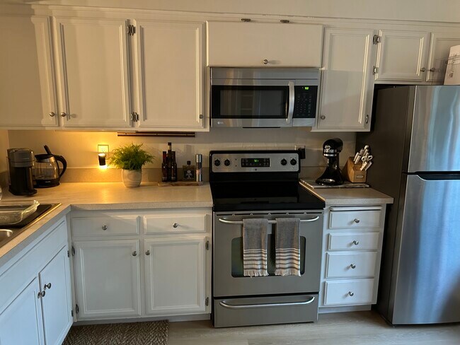 Foto del edificio - 533 Garden Creek Pl