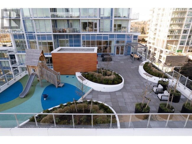 Photo du bâtiment - 699-2699 Whiting Way