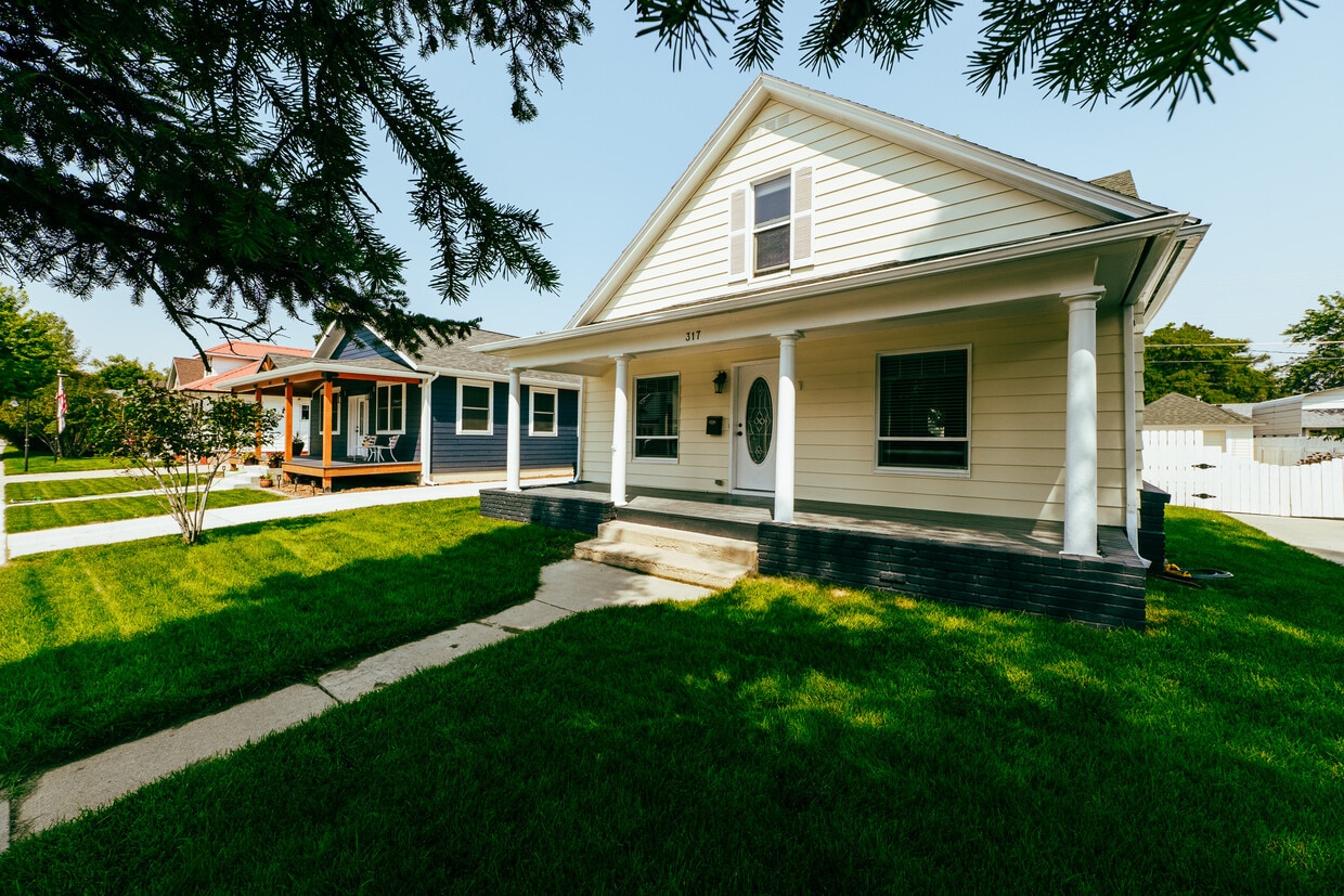 Primary Photo - 317 W Brundage St