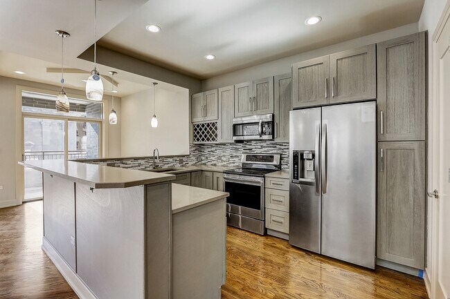 Building Photo - 6349 S Woodlawn Ave