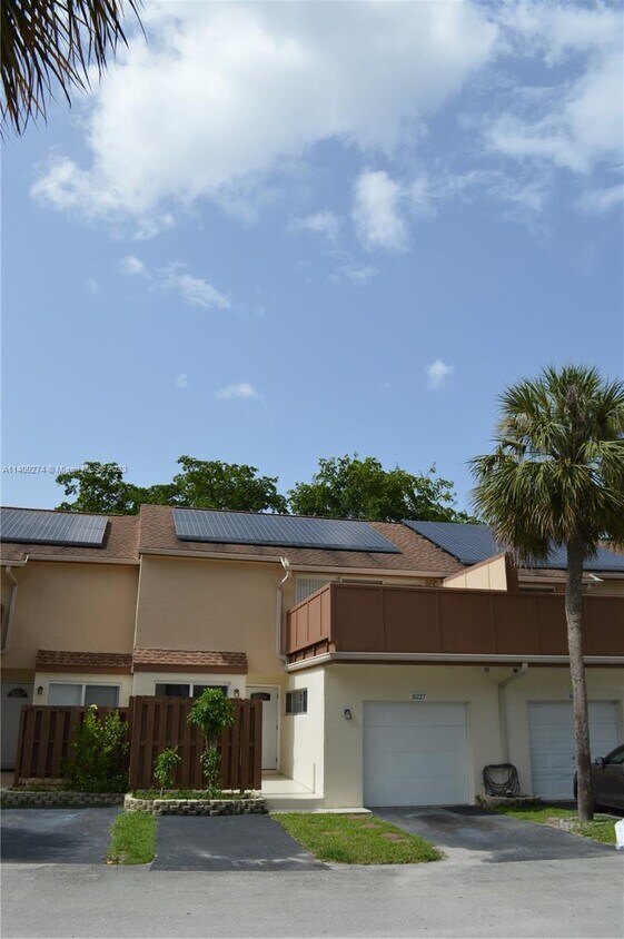 8227 NW 8th Pl, Plantation, FL 33324 Townhome Rentals in Plantation