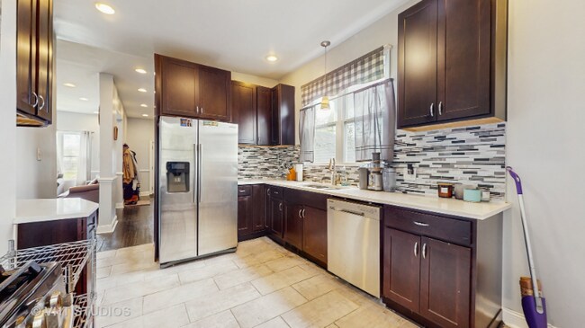 Foto del edificio - 8211 S Cornell Ave