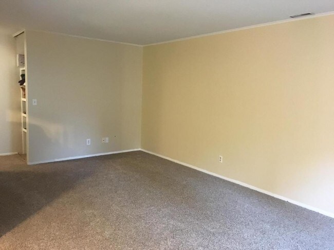Foto del edificio - 7325 Foxmill Rd Unit B