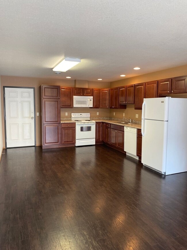 Building Photo - Upper 2 Bed 1 Bath