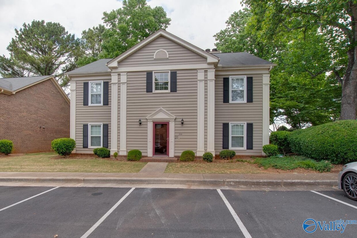 Primary Photo - 302 Drury Ln