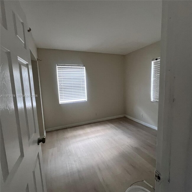 Foto del edificio - 114 SW 67th Terrace