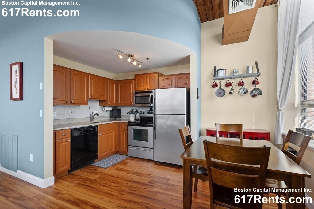 Primary Photo - 10 Linwood St