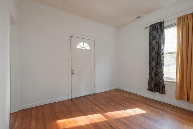 Foto del edificio - 1323 Columbia St