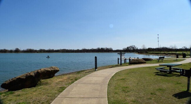 Building Photo - 10406 Cedar Lake Dr