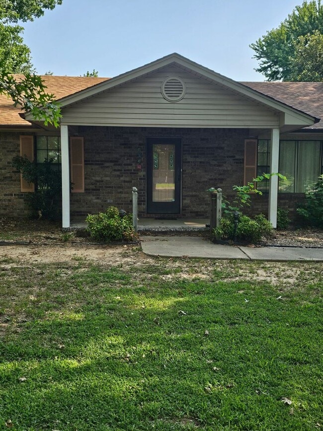 Foto del edificio - Large 3 Bedroom Home for Rent