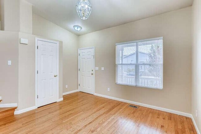 Building Photo - 1141 Fall River Cir