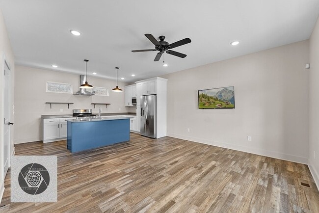 Building Photo - Sutherland Loft Townhouses