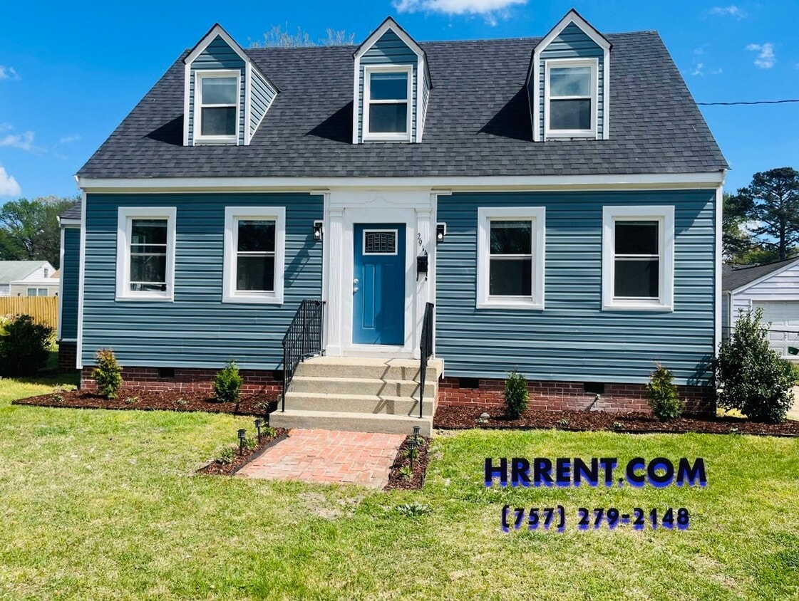 Newly Renovated 4 Bedroom 2 Bathroom 2 Story Home located in the Fairmount Park area of Norfolk! - Newly Renovated 4 Bedroom 2 Bathroom 2 Story Home located in the Fairmount Park area of Norfolk!