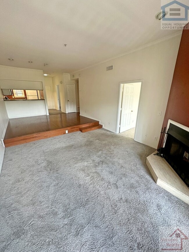 Building Photo - 123 W End Pl