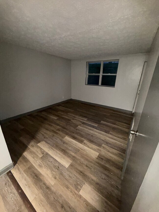 Foto del edificio - 114 Ledgecrest Ave