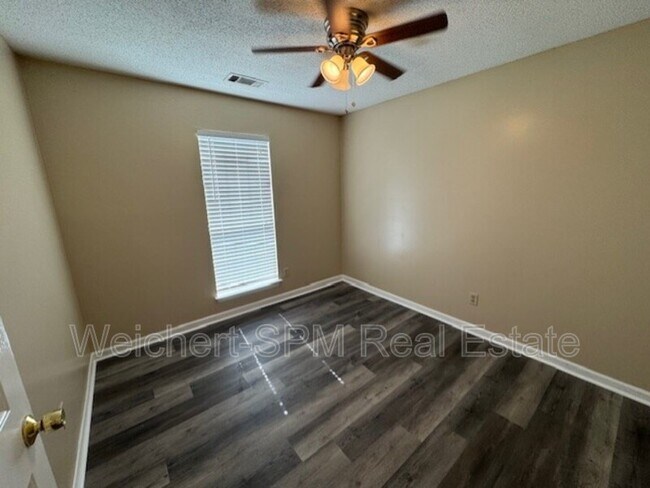 Foto del edificio - 5616 Autumn Valley Dr